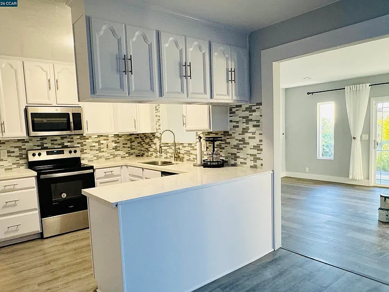 419 Pomona Ave — Photo 3