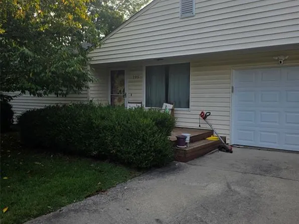 105 Embassy Ln, Saint Louis, MO 63122
