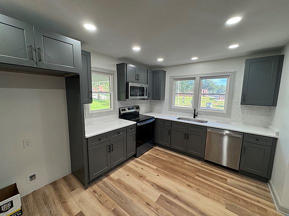 5th image of 127 Davidson St