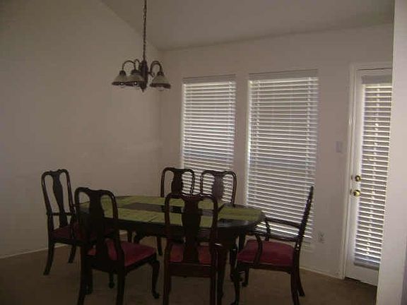 3rd image of 1365 Meadowbrook Ln