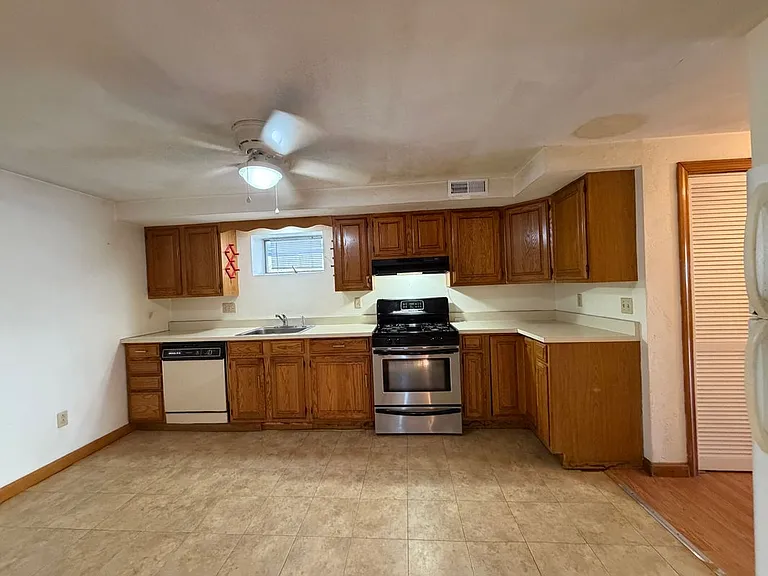 11 Irving St #MID — Photo 5