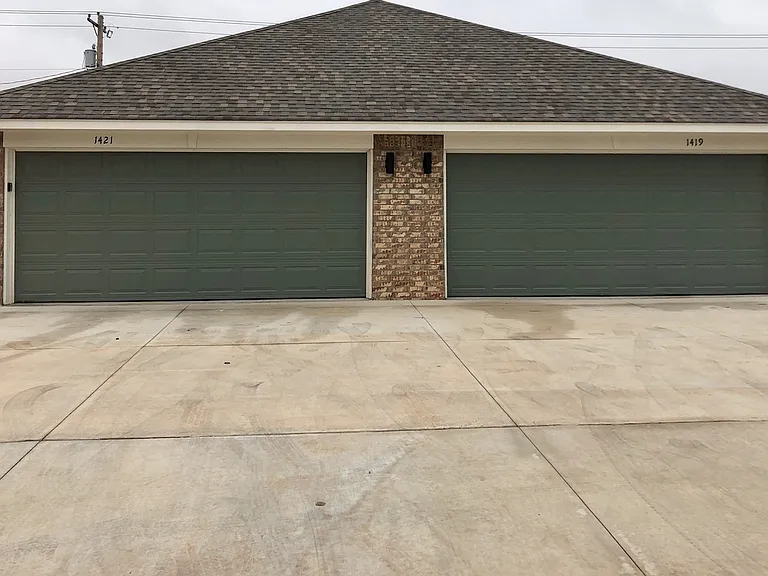 1419 Macalpine St — Photo 2