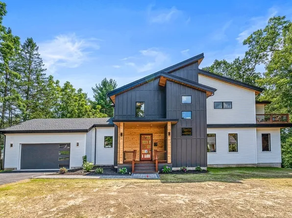 30 Selfridge Rd, Reading, MA 01867