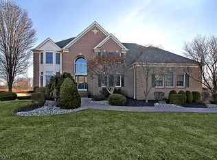 16 Horseshoe Dr, Hillsborough, NJ 08844