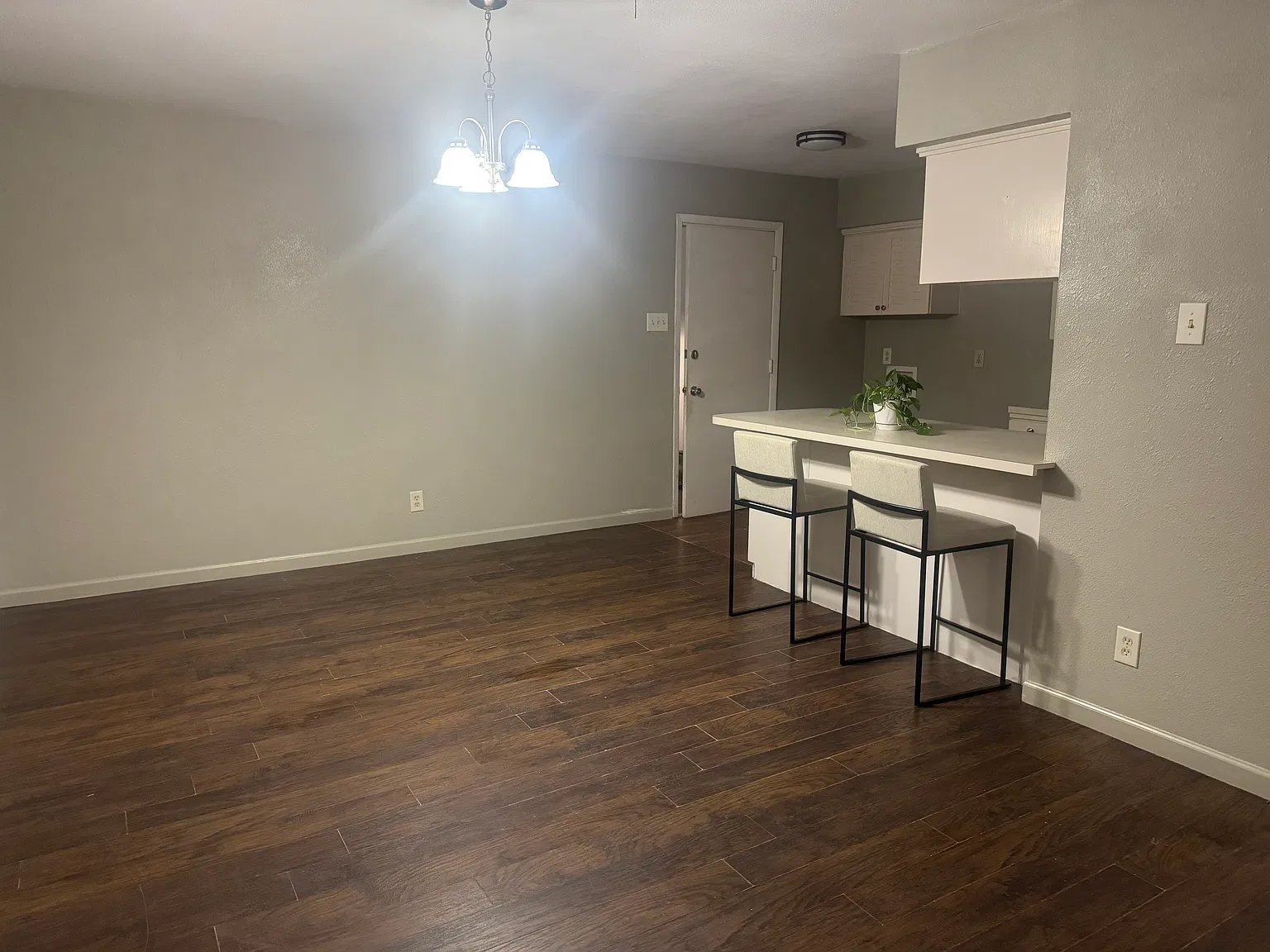 3 bed, 1080 sqft, $2,000 — Photo 4