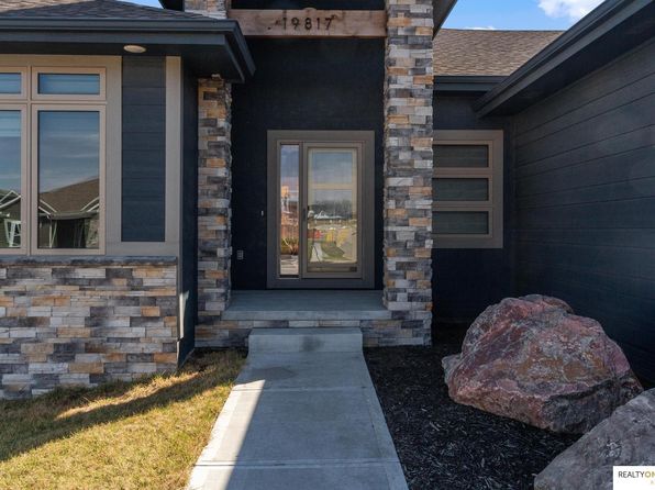 19817 Cottonwood St, Gretna, NE 68028
