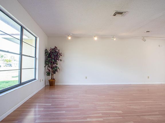 5th image of 642 SE Crescent Ave