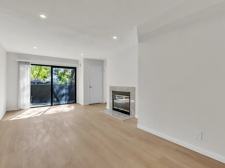 5226 Hemlock St #35 — Photo 9