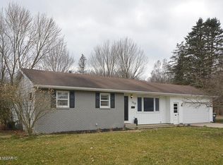319 W Willard St, Paw Paw, MI 49079