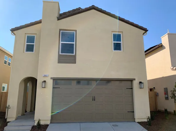 2062 N Perry Ln, Clovis, CA 93619