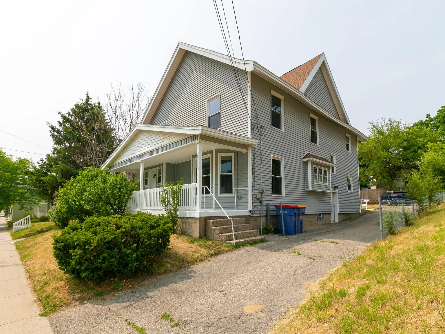 6 bed, 2266 sqft, $2,700 — Photo 3