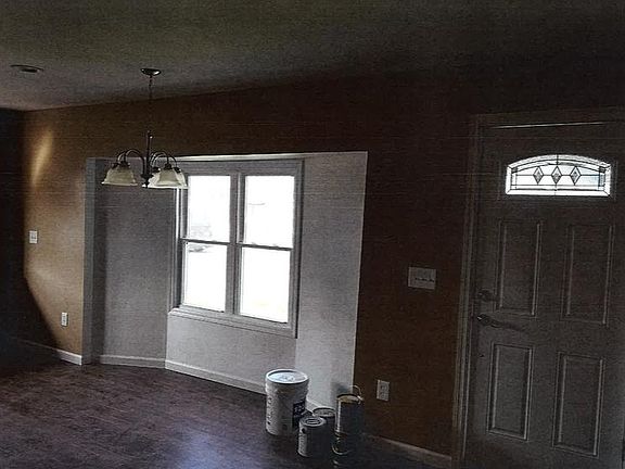 3rd image of 207 Tina Ln