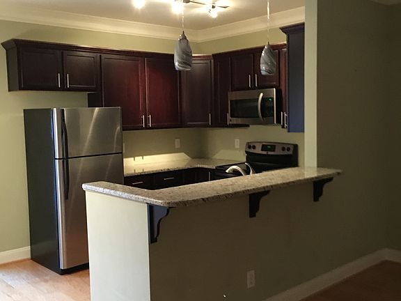 4th image of 1002 Enterprise Dr #200