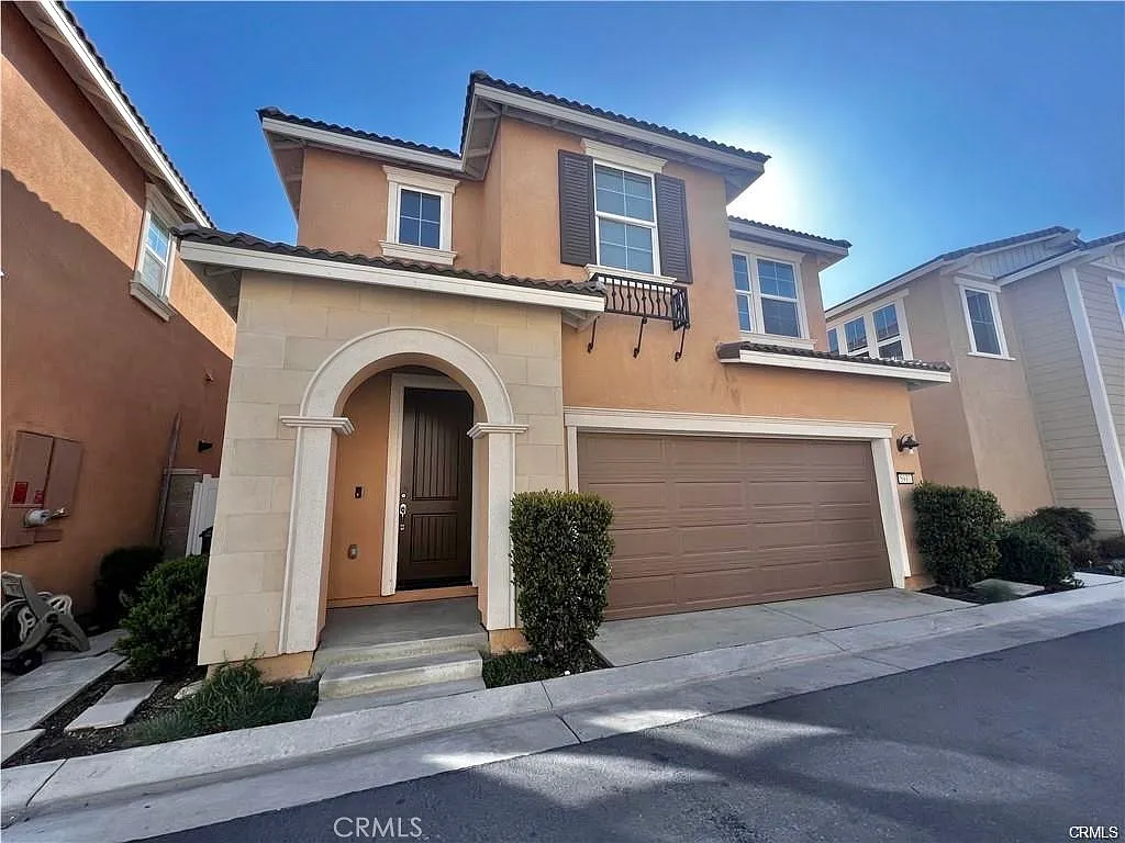 3 bed, 2.5 bath, 1498 sqft, $3,350 — Photo 1