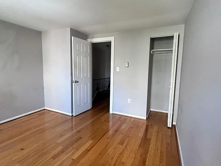708 Medina St — Photo 6