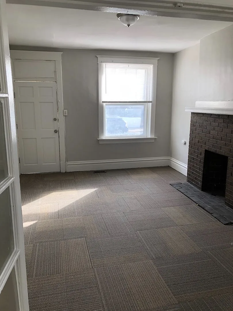 4245 Iowa Ave photo 1
