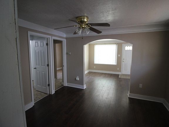 5th image of 1429 E Jarvis Ave
