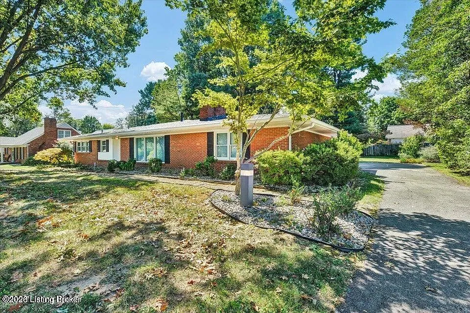 3 bed, 2.5 bath, 2430 sqft, $2,700 — Photo 2