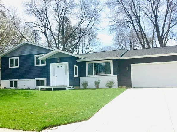 1702 McKinley Dr, Northfield, MN 55057