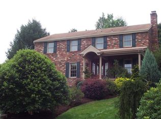2336 Mill Grove Rd, Upper St Clair, PA 15241