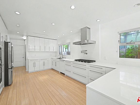 5th image of 9512 Duxbury Ln