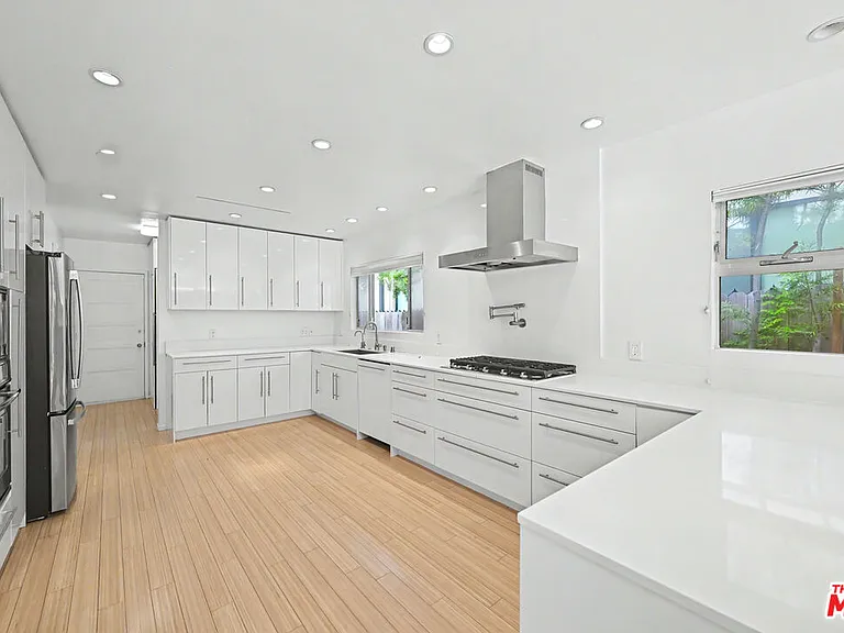9512 Duxbury Ln — Photo 5