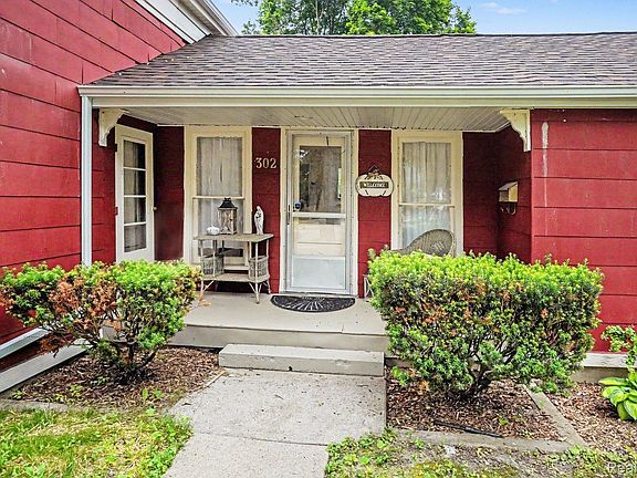 5th image of 302 Hadley St