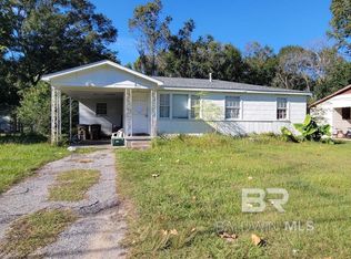 2402 N Dog River Dr, Mobile, AL 36605