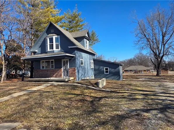 325 Monroe St, Pomona, KS 66076