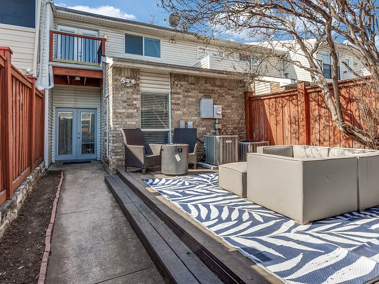 412 Josephine St — Photo 11