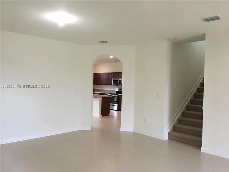 191 SE 35th Ave #0 — Photo 8