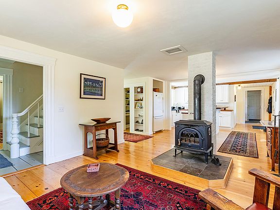 4th image of 219 Barrett Hill Road