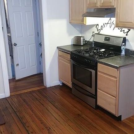 3rd image of 1833 Hyde Park Ave