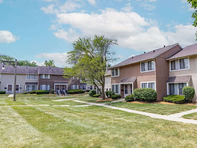 Exterior apartment building at Woodbridge Apartments