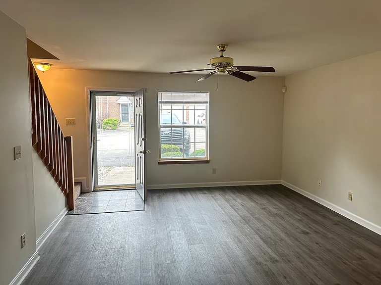 4531 Meadowlark Manor Ln — Photo 11