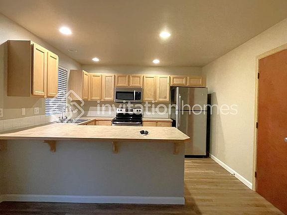 4th image of 7239 178th St E