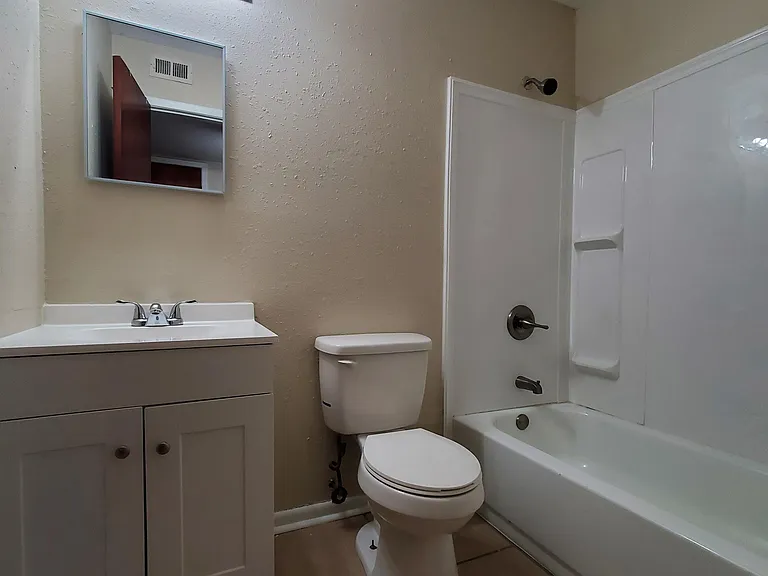 1805 Courtney Dr — Photo 6