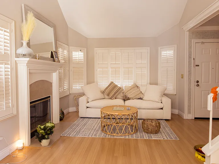 336 Rivercreek Dr — Photo 2