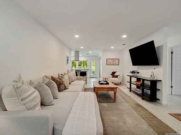 4th image of 13434 CORAM PEAK ST