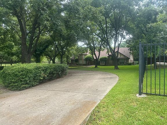 2nd image of 1174 Whispering Oaks Dr
