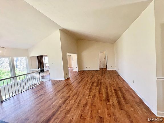5th image of 352 Strecker Rd