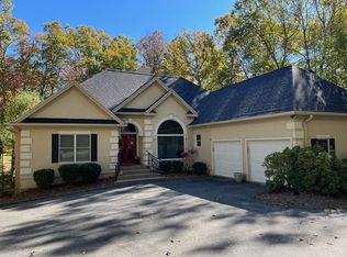 1208 Lake Dr, Daniels, WV 25832