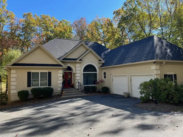 1208 Lake Dr, Daniels, WV 25832