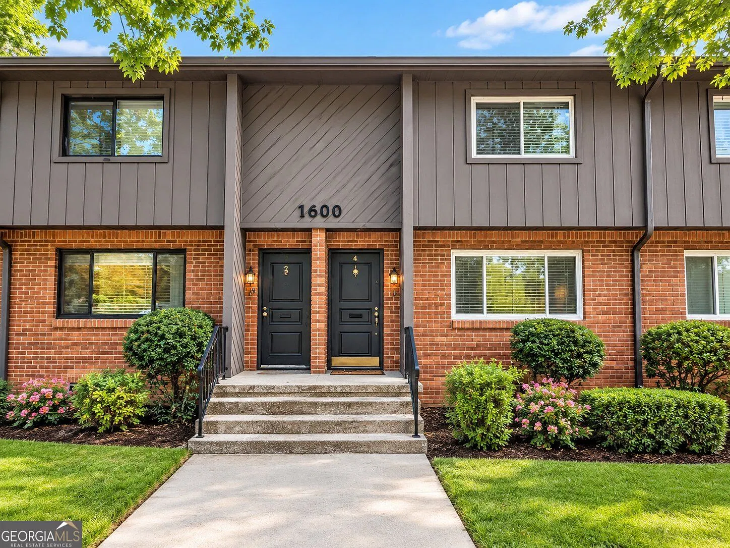 2 bed, 1.5 bath, 1064 sqft, $2,000 — Photo 1