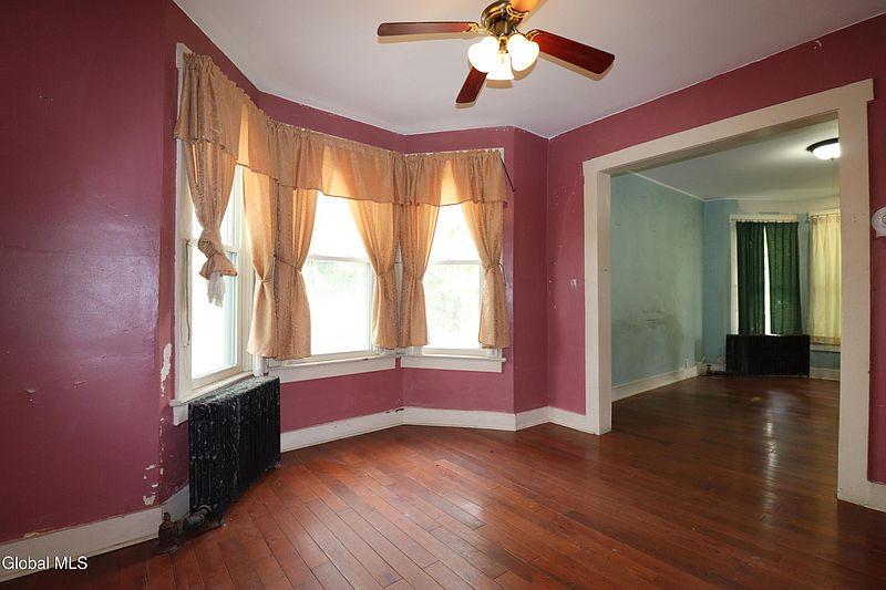 5th image of 10 Daggett Terrace
