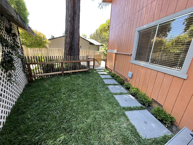 Palisades Ave — Photo 25