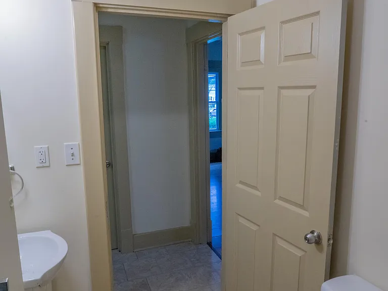 504 Montana Ave — Photo 12