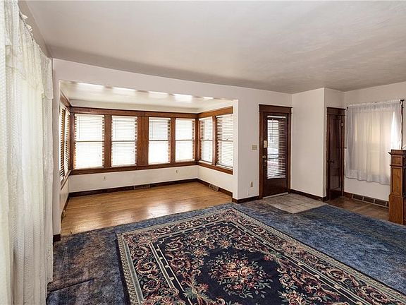 5th image of 2624 Van Buren Ave