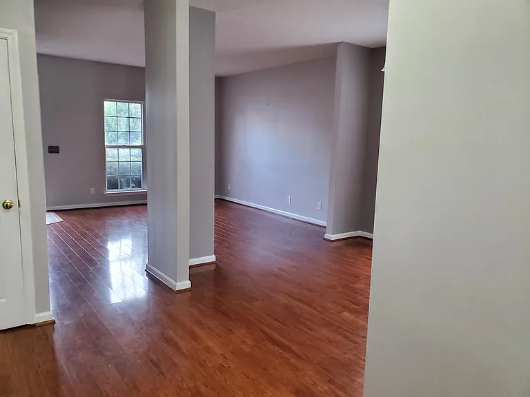 1122 Briarwood Dr — Photo 1
