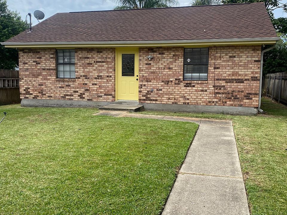 Detached Single Rear house entrance. Quiet Neiborhood, Brick exterior home with lovely grass lawn, totally fenced in yard.